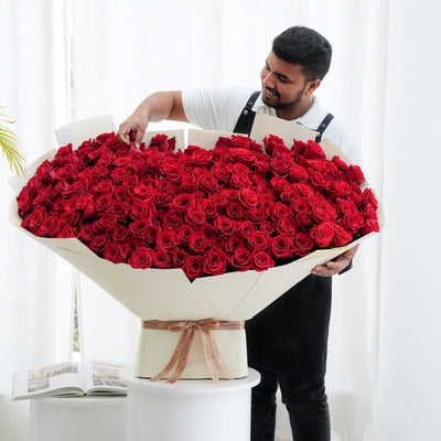 Top 10 Anniversary Flowers in Dubai