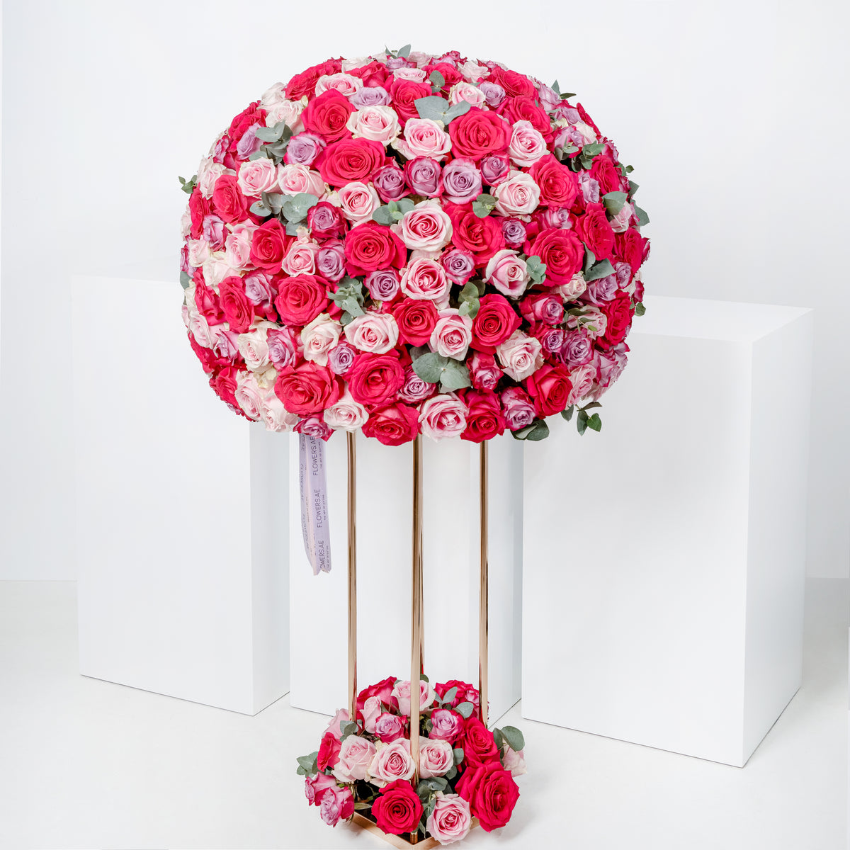 365 Blush Roses Stand