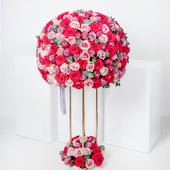 365 Blush Roses Stand