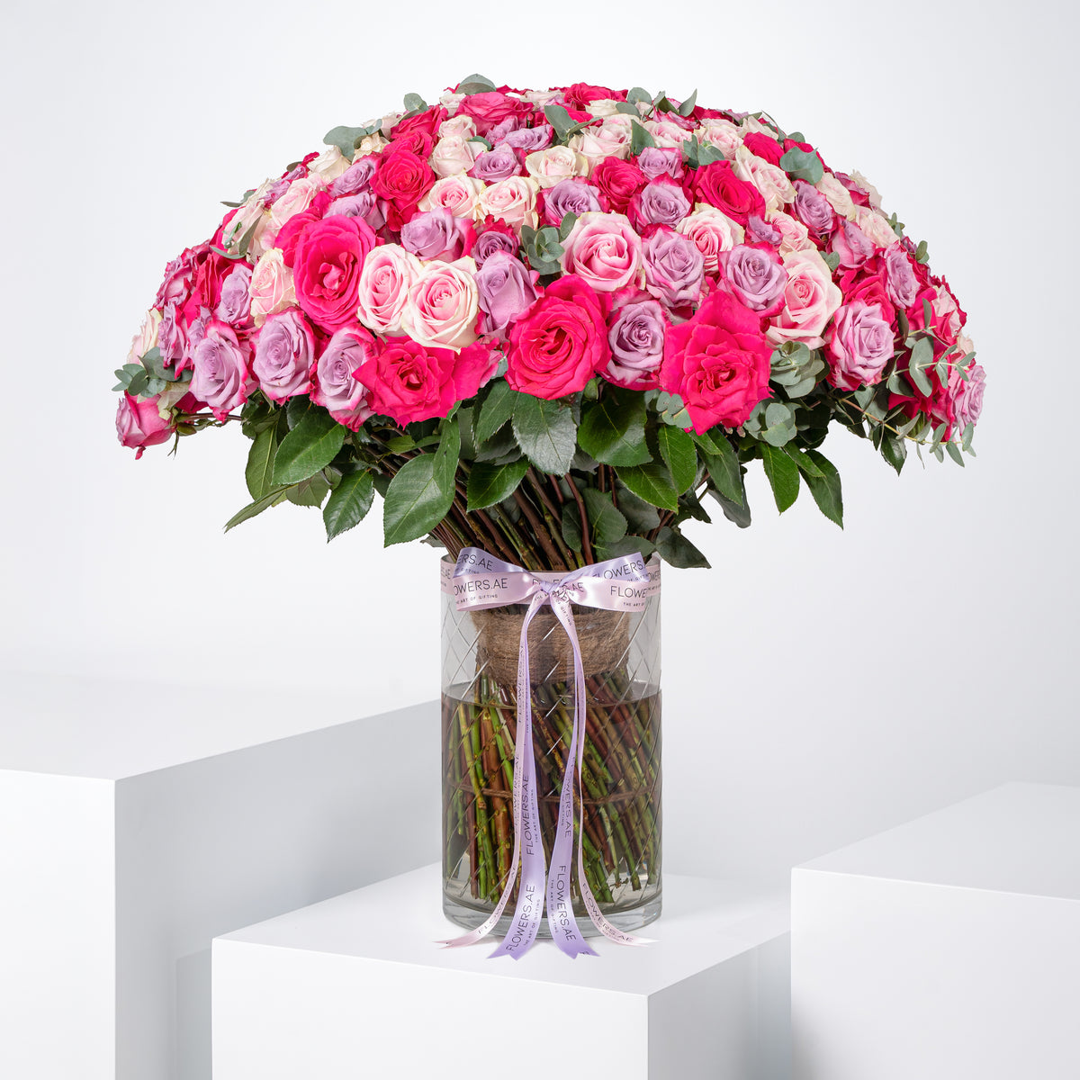 Valentine 200 Blush Roses Vase