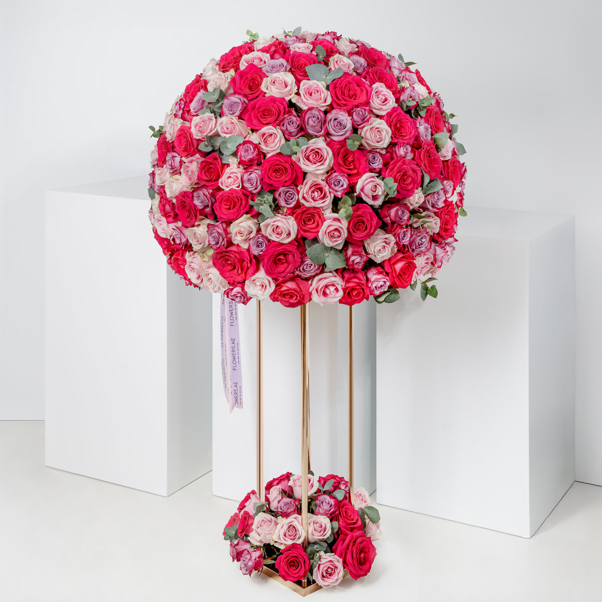 365 Blush Roses Stand