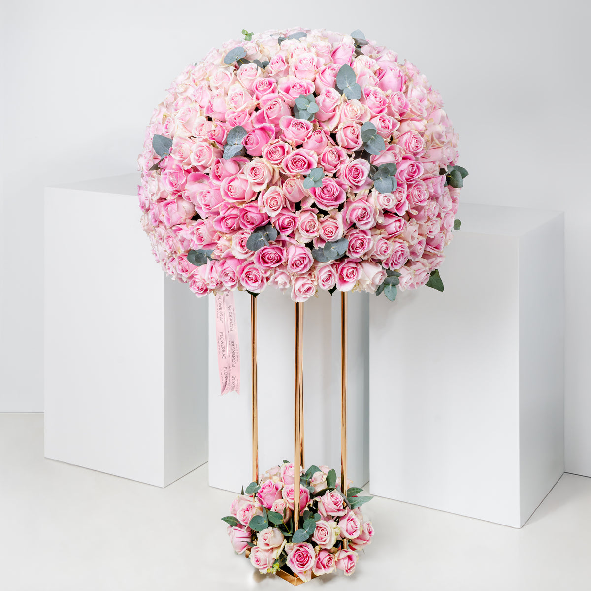 365 Pink Roses Stand