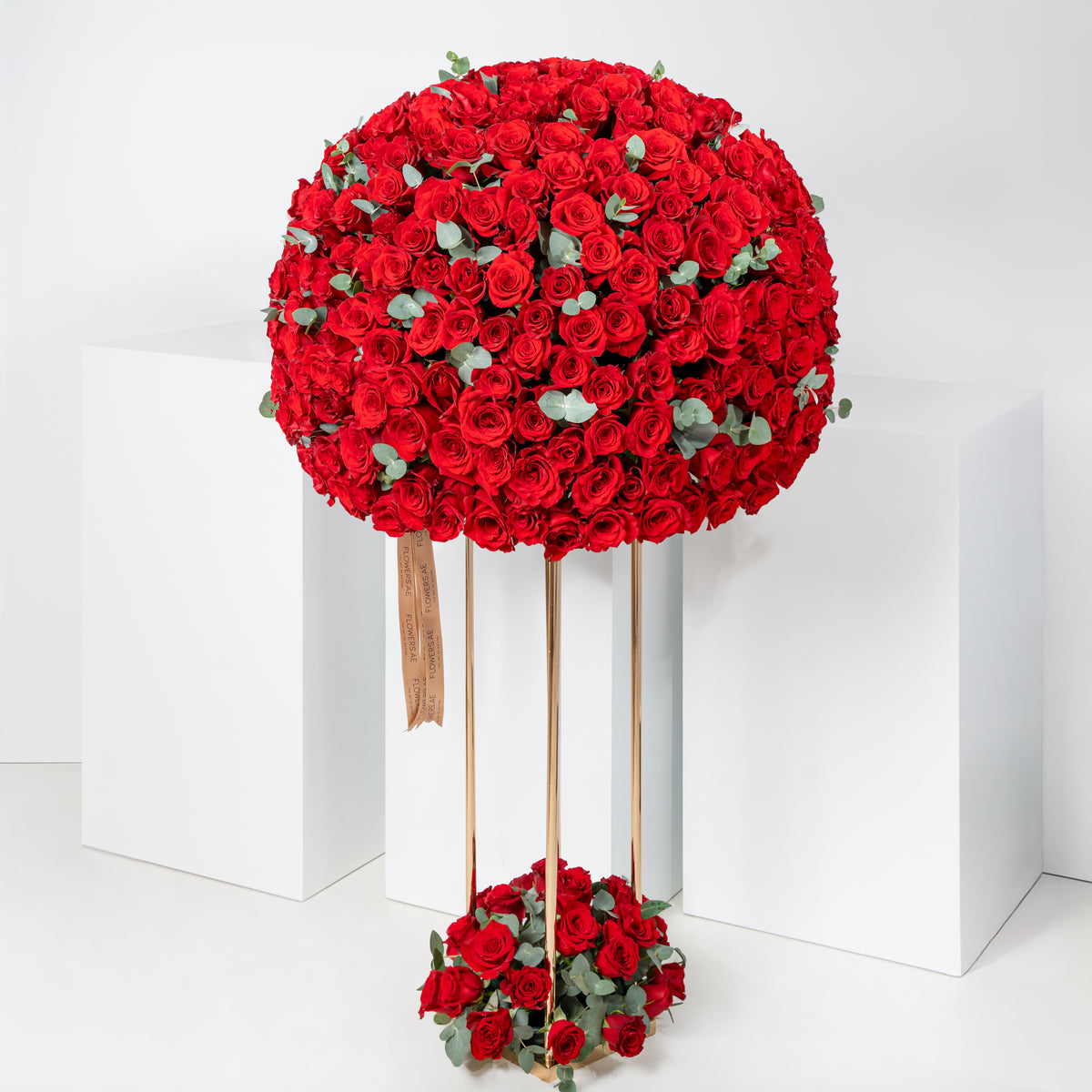 365 Red Roses Stand